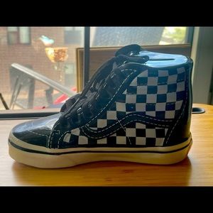 Vans Hi-Top Shoe Bank
